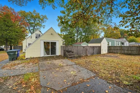 63 Peer St, Springfield, MA 01109 photo 5