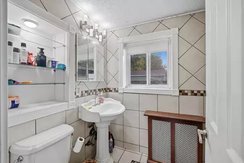 63 Peer St, Springfield, MA 01109 photo 14