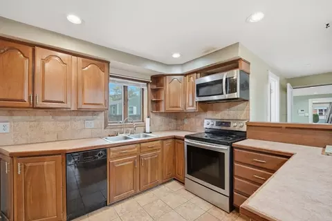 63 Peer St, Springfield, MA 01109 photo 10