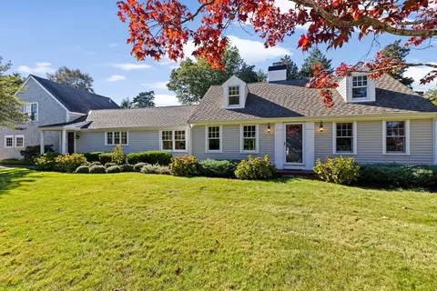 8 Eagles Nest Rd, Duxbury, MA 02332