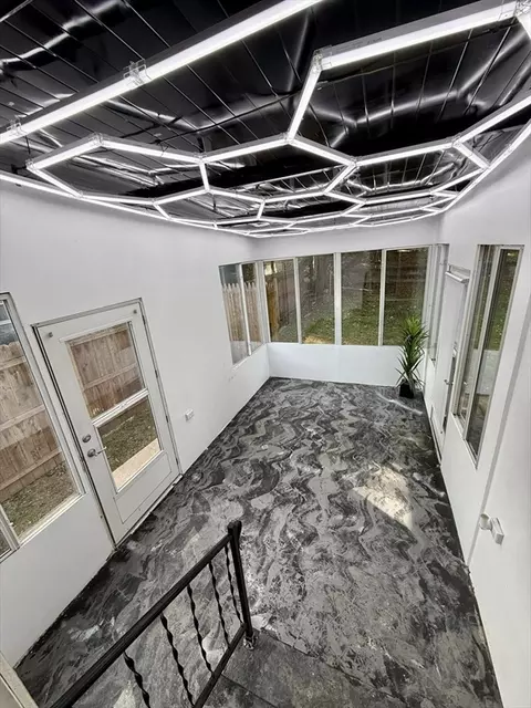 46 Balis St, Springfield, MA 01109 photo 4