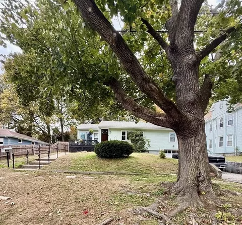 46 Balis St, Springfield, MA 01109