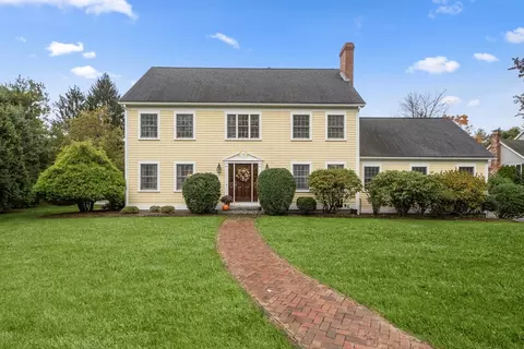 14 Harding St, Medfield, MA 02052