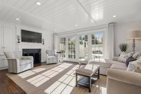 11 Oak St #62, Wellesley, MA 02482