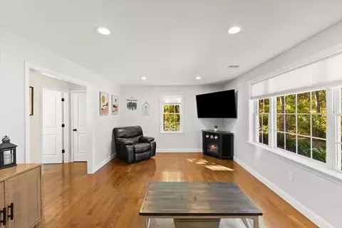 25 Upton St, Hanson, MA 02341 photo 13