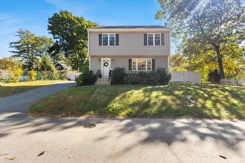25 Upton St, Hanson, MA 02341 photo 2