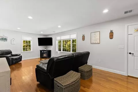 25 Upton St, Hanson, MA 02341 photo 11