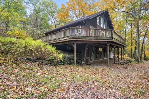 55 Putney Rd, Leverett, MA 01054