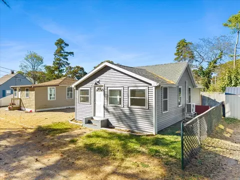 Exterior - 8 Charles St, Wareham, MA 02571 photo 3 of 3