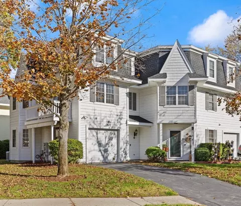 10 Victoria Gdn #A, Framingham, MA 01701