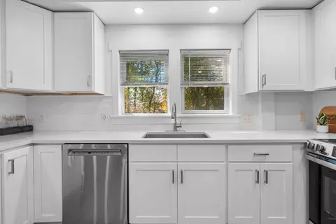 16 Webber Hill Rd, Swanzey, NH 03446