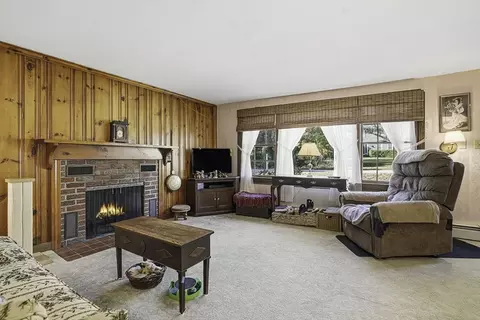 Living - 39 Mechanic St, Upton, MA 01568 photo 3 of 5