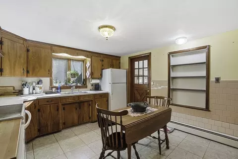Kitchen - 39 Mechanic St, Upton, MA 01568 photo 1 of 4
