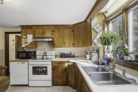 Kitchen - 39 Mechanic St, Upton, MA 01568 photo 3 of 4