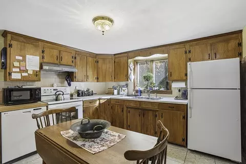 Kitchen - 39 Mechanic St, Upton, MA 01568 photo 2 of 4
