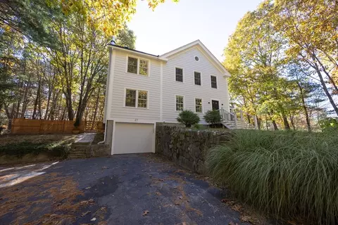 27 Fowler St, Upton, MA 01568