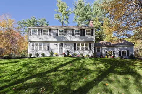4 Deerfield Rd, Medway, MA 02053