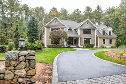 94 Elm St, Medfield, MA 02052