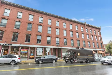 165 Market St #6D, Lowell, MA 01852