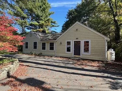 378 Salem St, North Andover, MA 01845