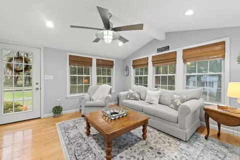 50 Beach Ave, Sturbridge, MA 01566