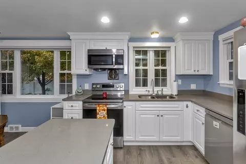 63 Judith St, Springfield, MA 01118 photo 4