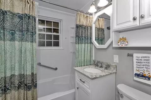 63 Judith St, Springfield, MA 01118 photo 13