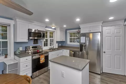 63 Judith St, Springfield, MA 01118 photo 5