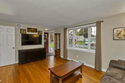 63 Judith St, Springfield, MA 01118 photo 10