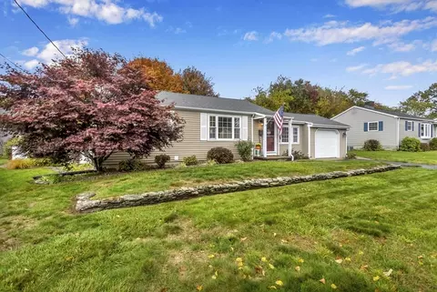 63 Judith St, Springfield, MA 01118 photo 2