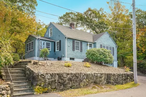16 Sunnyside Rd, Woburn, MA 01801