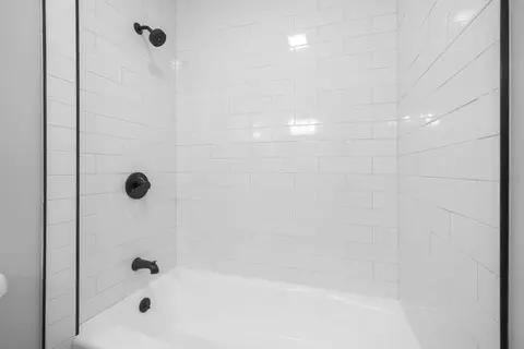 Bath - 71 School St #71, Acton, MA 01720 photo 2 of 4