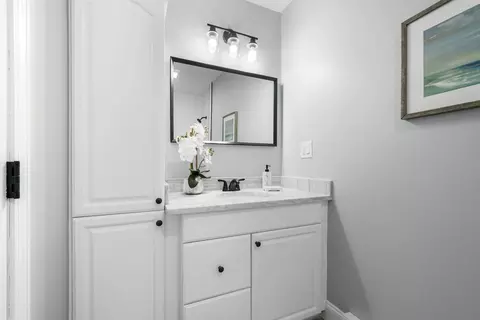 Bath - 71 School St #71, Acton, MA 01720 photo 3 of 4