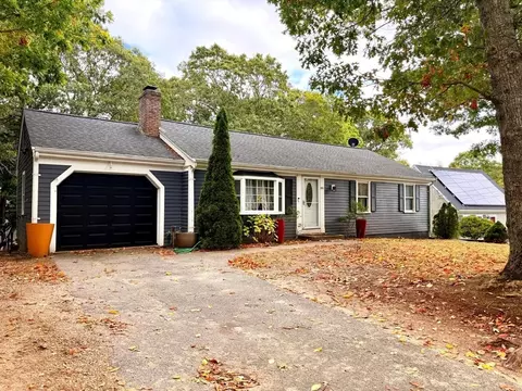 86 Arrowhead Dr, Hyannis, MA 02601