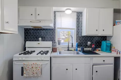 8 Gladding Pl, Fall River, MA 02721 photo 24