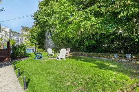 8 Gladding Pl, Fall River, MA 02721 photo 2