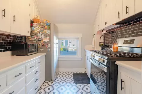 8 Gladding Pl, Fall River, MA 02721 photo 8