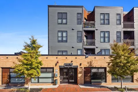 305 Webster Ave #101, Cambridge, MA 02141