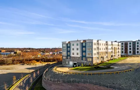 6 Stratton Dr #404, Woburn, MA 01801