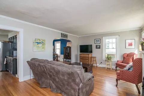 28 Rencelau St, Springfield, MA 01118 photo 6