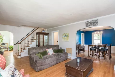 28 Rencelau St, Springfield, MA 01118 photo 9