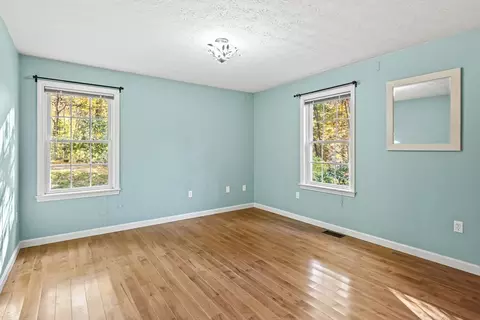 29 Shore Dr, Upton, MA 01568 photo 13