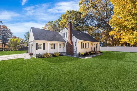248 Riverneck Rd, Chelmsford, MA 01824