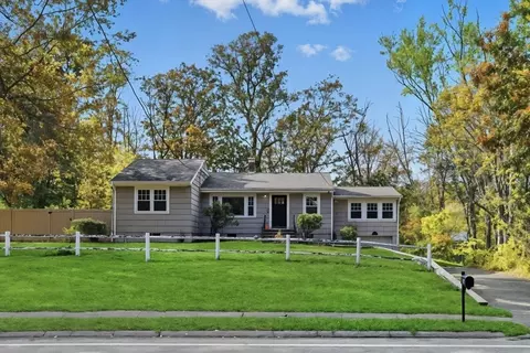 684 Haverhill St, Reading, MA 01867
