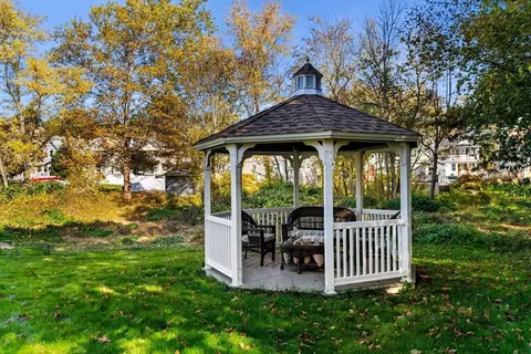 17 Orchard St, Beverly, MA 01915 photo 5