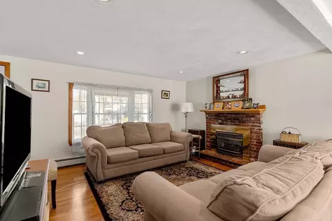 17 Orchard St, Beverly, MA 01915 photo 11