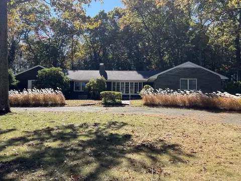 519 Lyon St, Ludlow, MA 01056