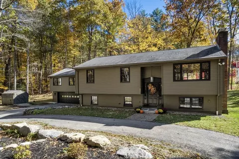 52 54 Wells Park Rd, Sturbridge, MA 01566
