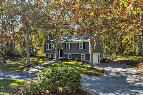 13 Meredith Rd, Sandwich, MA 02644