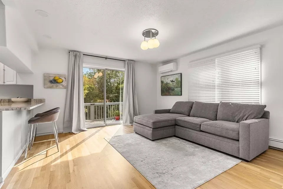 Living - 297 Mower St, Worcester, MA 01602 photo 1 of 4